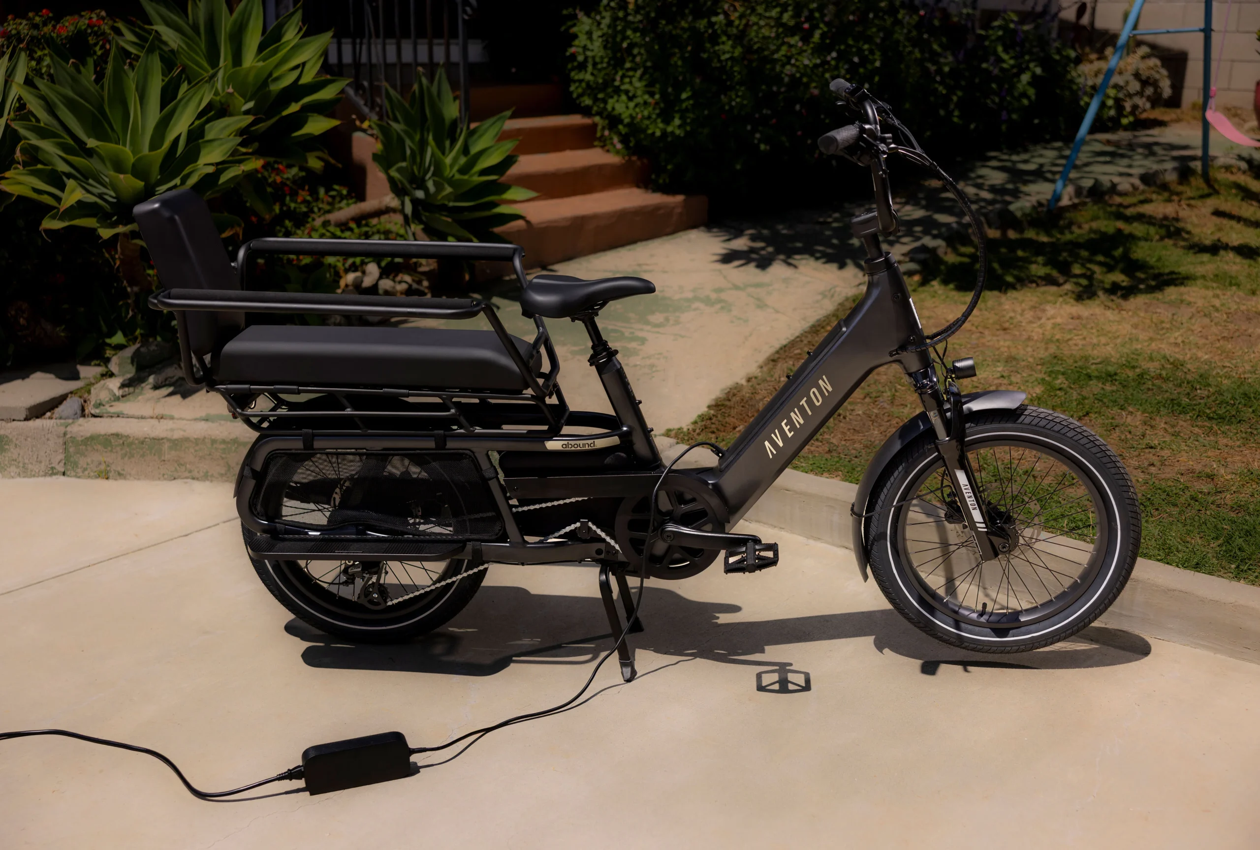 Aventon Fast Charger - Image 3