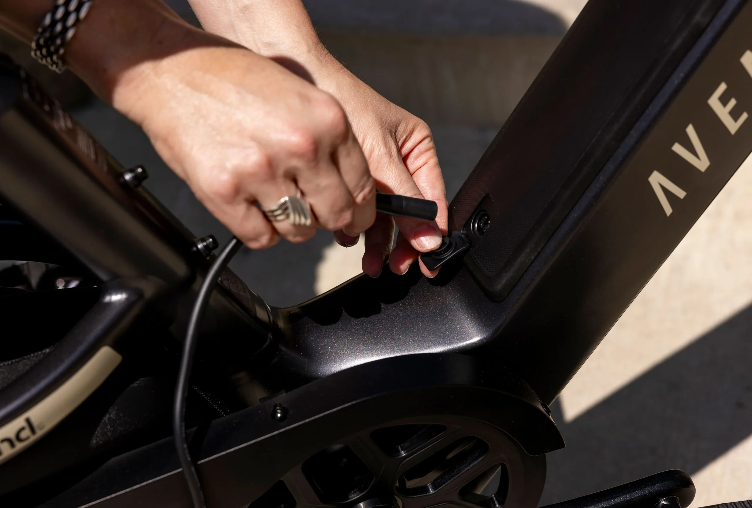 Aventon Fast Charger - Image 4
